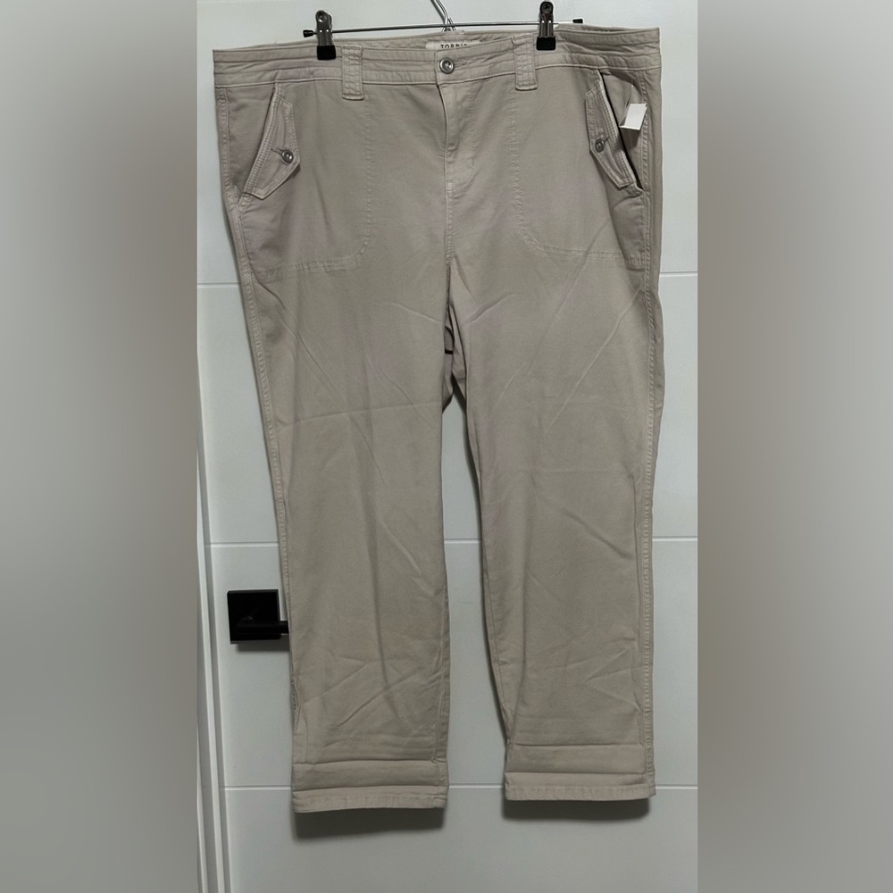✨NWT✨Torrid: Women’s Crops- Size 22 (inseam approx 27in)